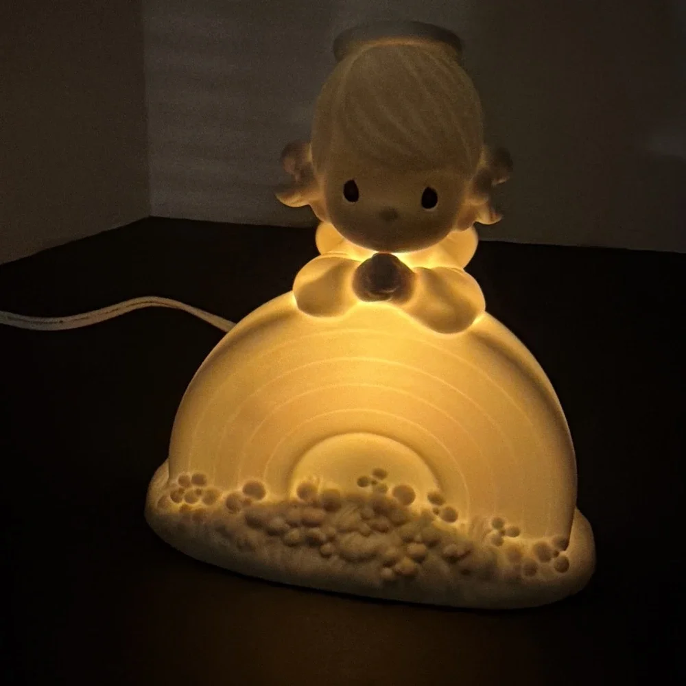 1985 Precious Moments God Bless You with Rainbows Night Light #16020